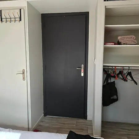 Avec Salle De Bain Et Cuisine Partagees *